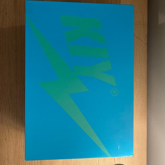 Kool Kia’s size 12 I’m willing tog to negotiate the price - Picture 3 of 9